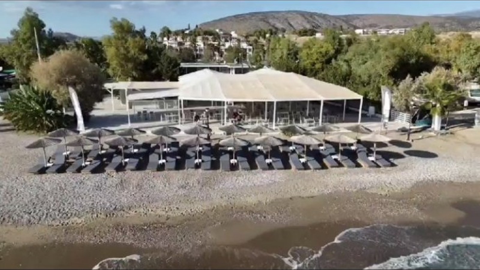 Μια βάση ανάμεσα σε παραλία και προορισμούς